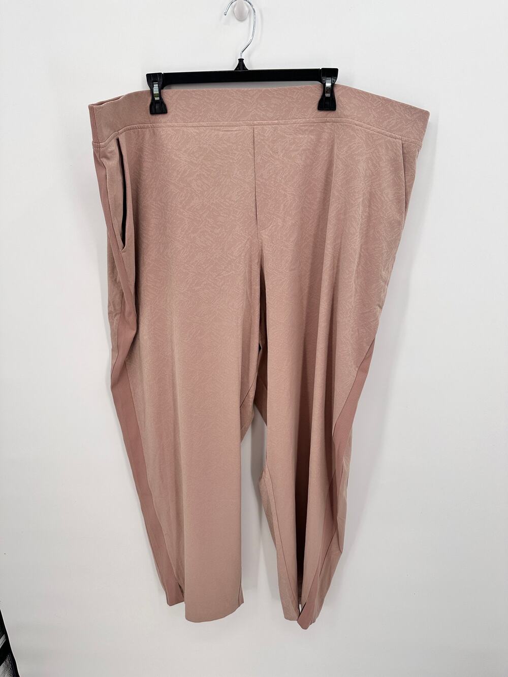 ATHLETA Brooklyn Ankle Pant in Textured Jacquard Pink // 26